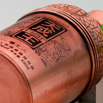 匠心獨(dú)運(yùn)，尊貴之選 鄆城定制高檔噴涂酒瓶與仿古銅色瓶套設(shè)計(jì)印刷服務(wù)